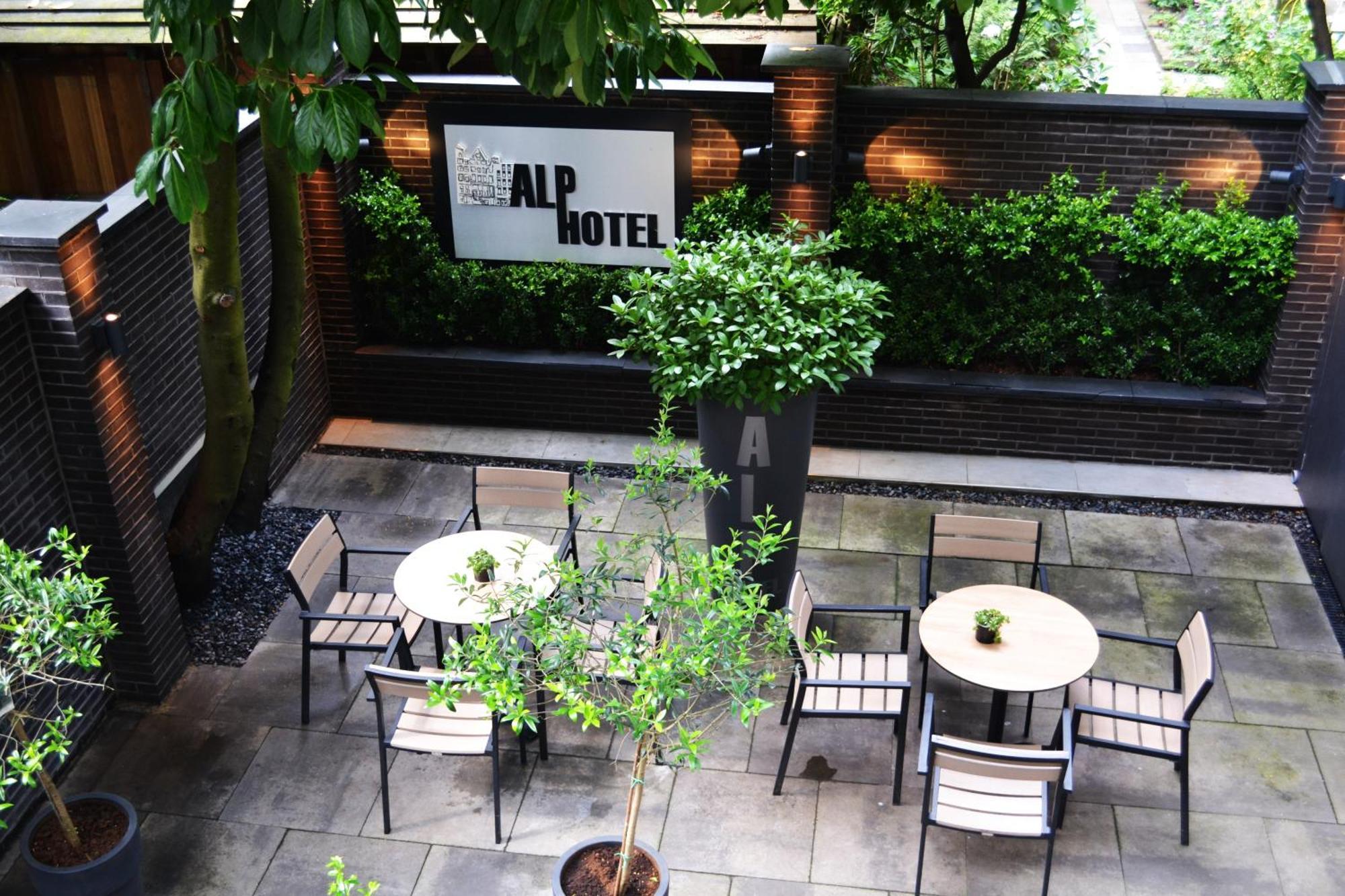 Zweibettzimmer mit Gartenblick und Terrasse