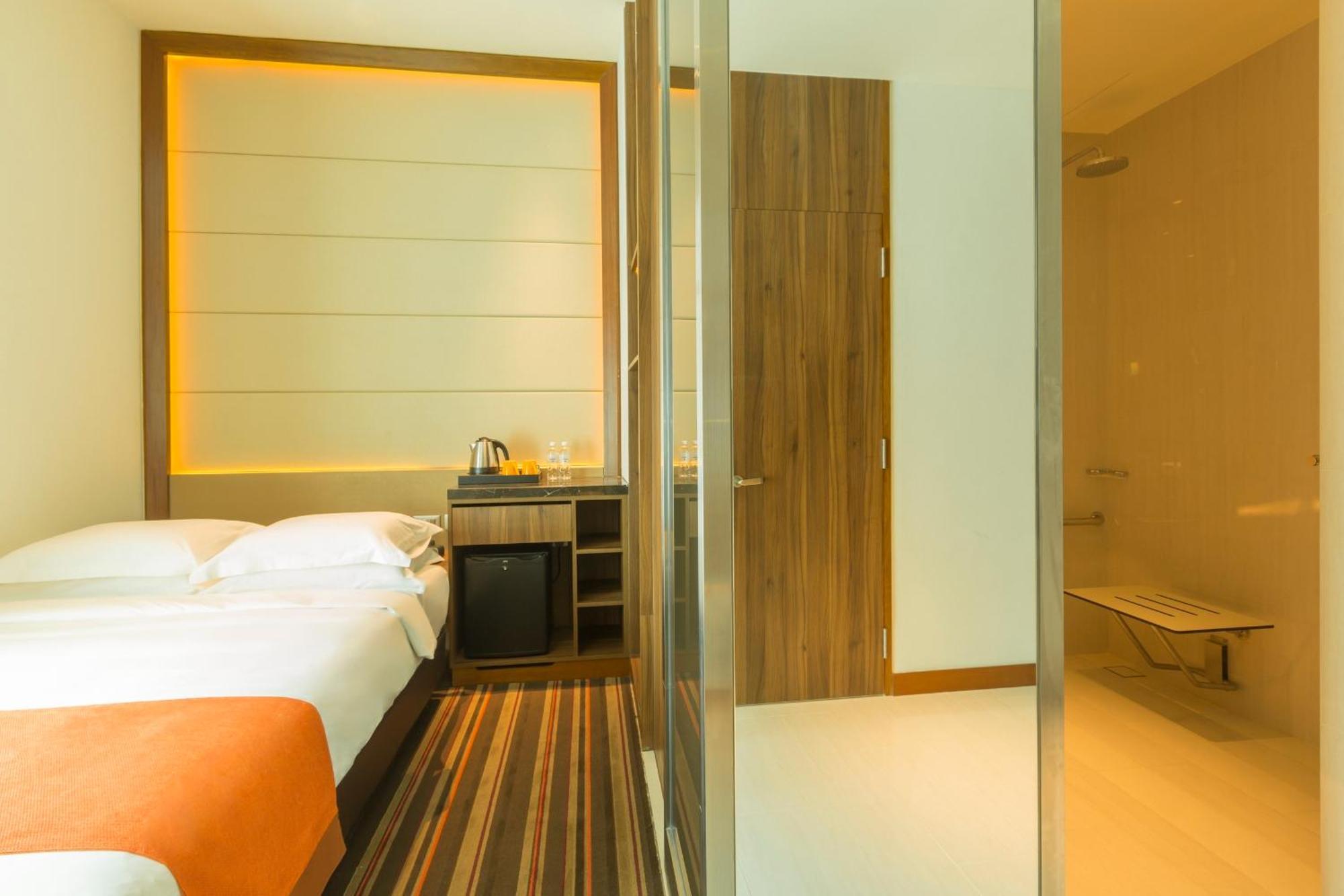 Zimmer mit Queensize-Bett - barrierefrei mit kostenlosem Frühstück