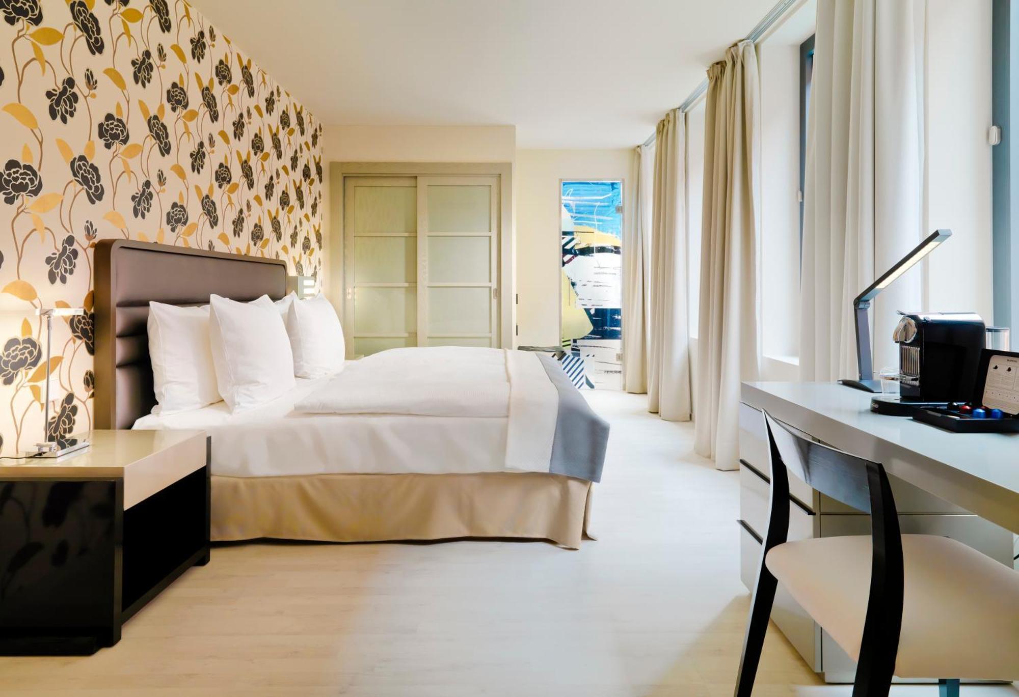 Grand Deluxe Room,1580497439:JPEG