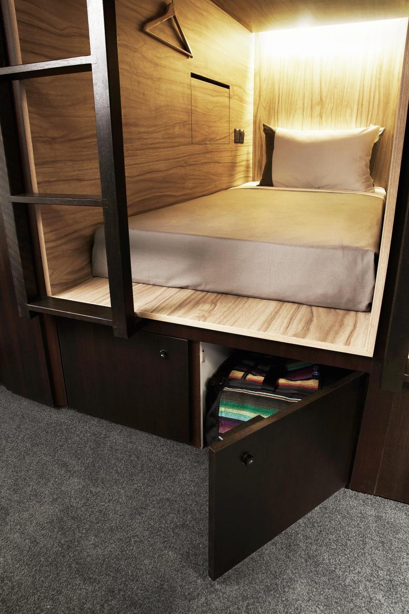 Queensize-Bett im gemischten Schlafsaal