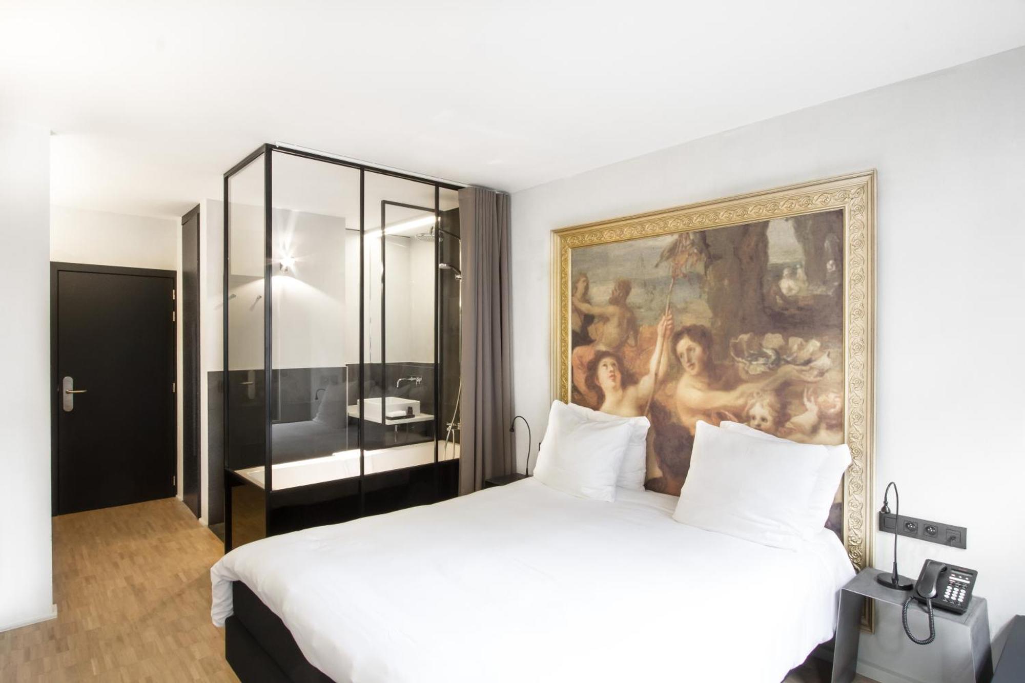 Superior Double Room with bath and Cathedral View