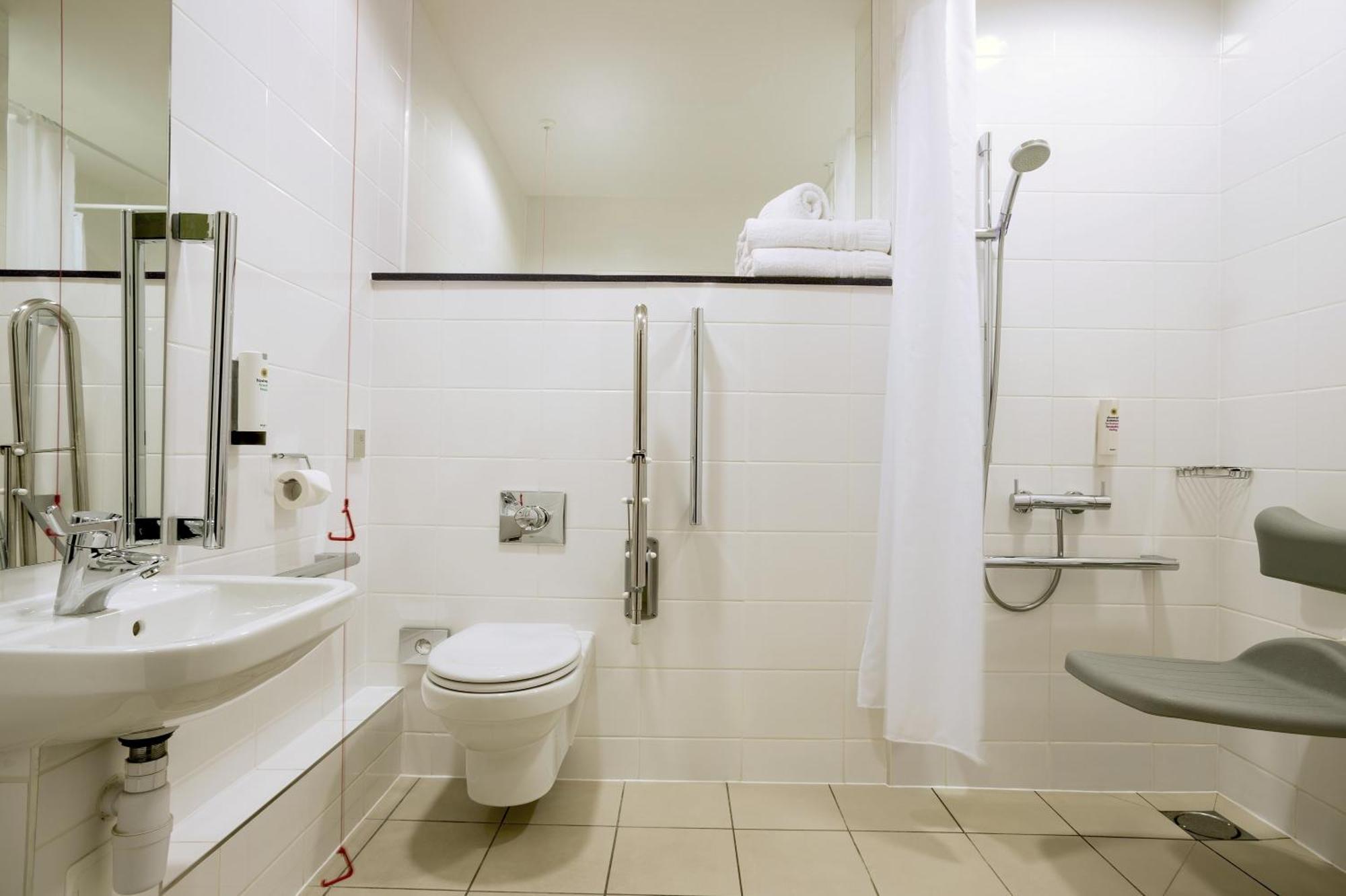 Barrierefreies Doppelzimmer mit Fenster