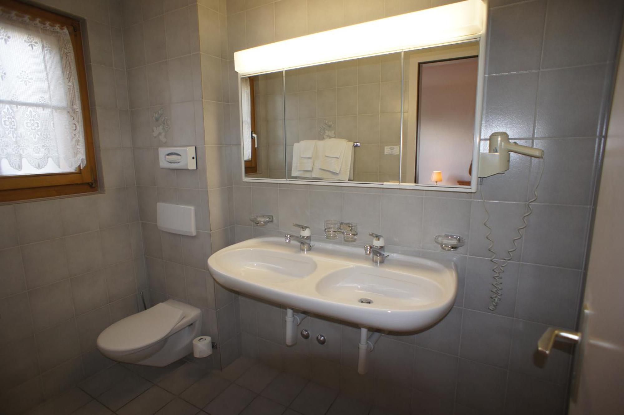 Doppelzimmer mit Panoramablick und Balkon
