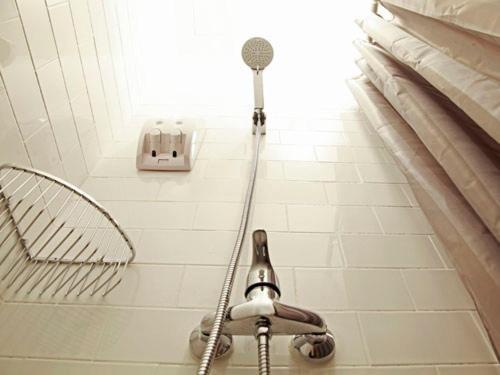 Einzelbett in Frauenschlafsaal