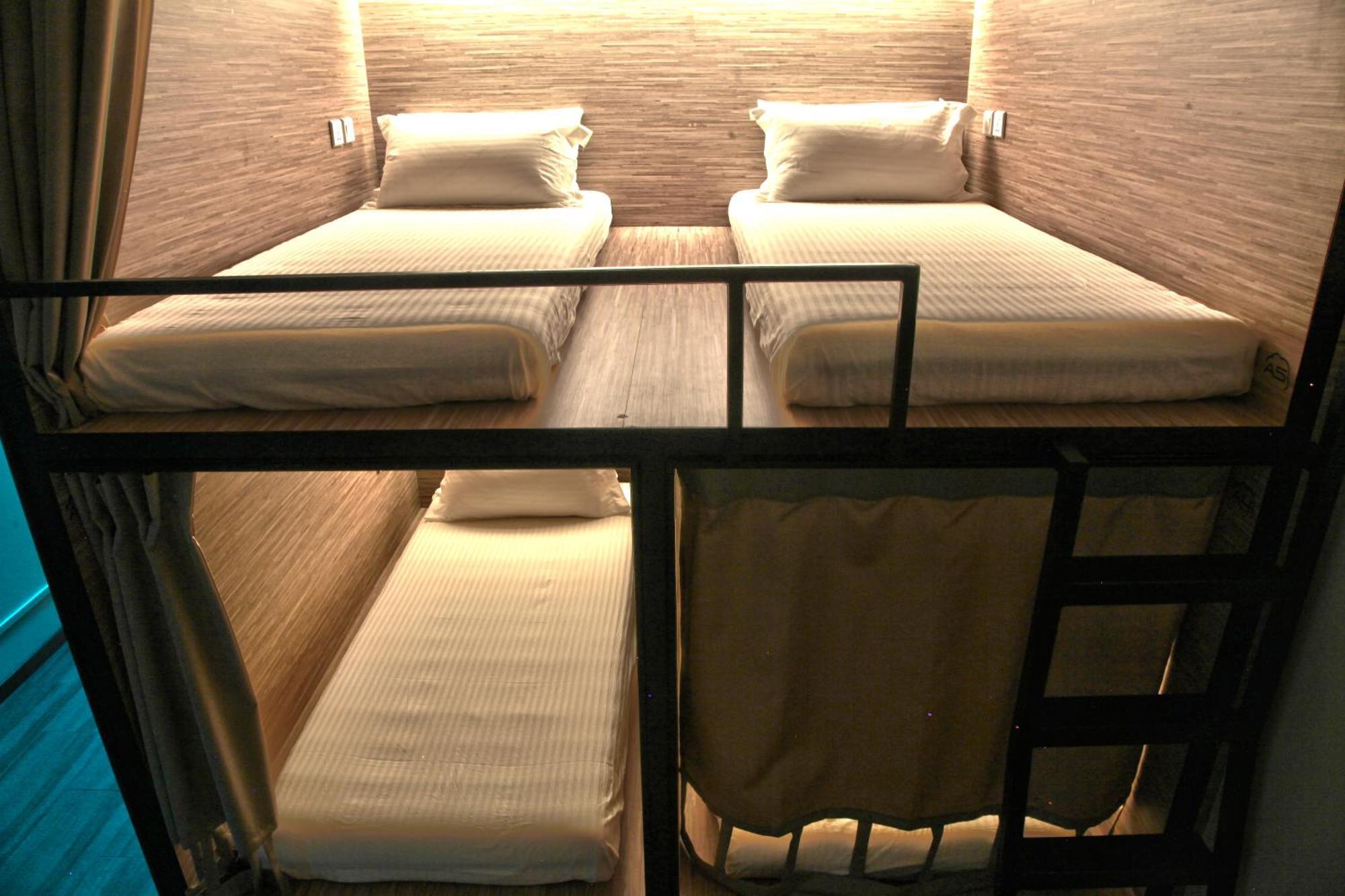 Doppelbett in gemischtem Schlafsaal