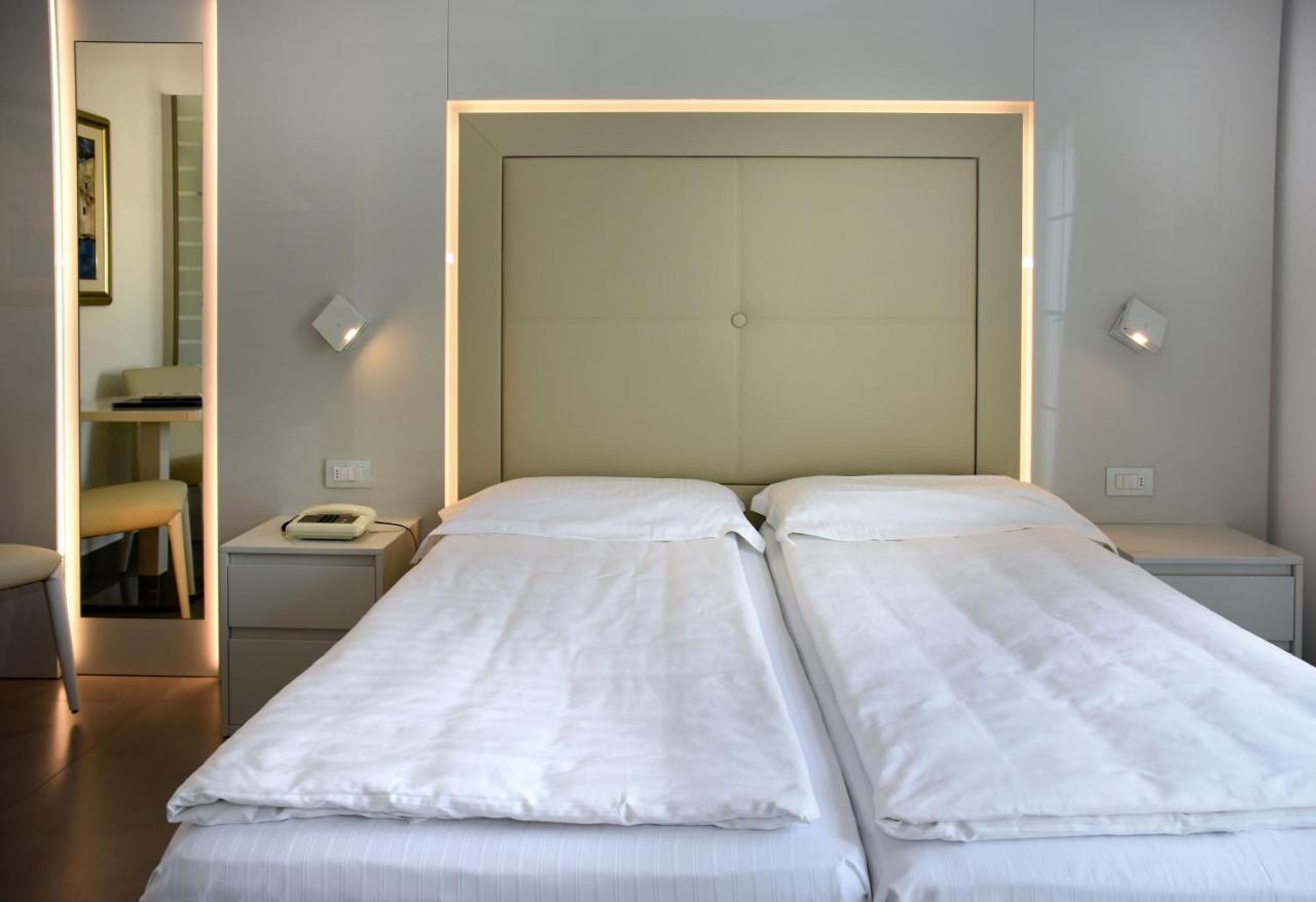 Doppel-/Zweibettzimmer mit eingeschränktem Seeblick