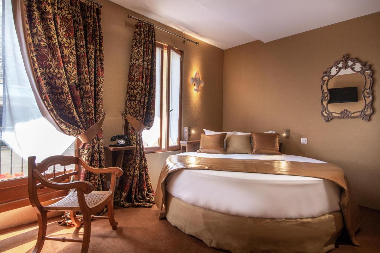 Doppelzimmer mit rundem Bett