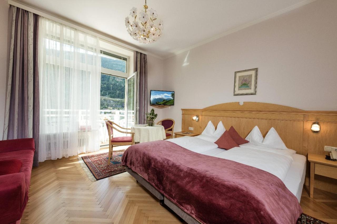 Zimmer mit Balkon und Panoramaaussicht