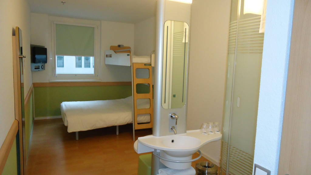 Standard Zimmer mit 1 Doppelbett und 1 Einzelbett