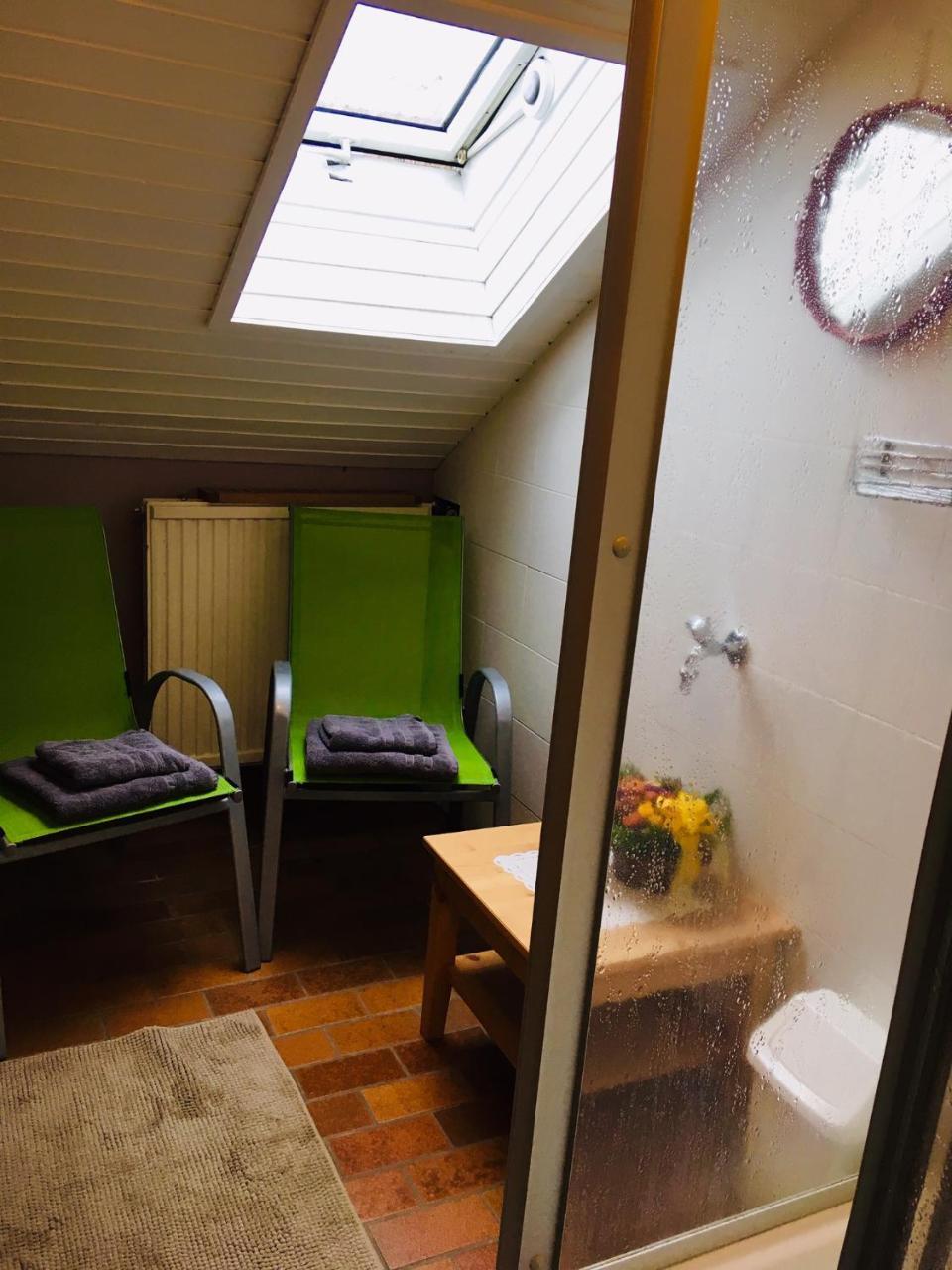 Einzelzimmer mit Gemeinschaftsdusche und -WC