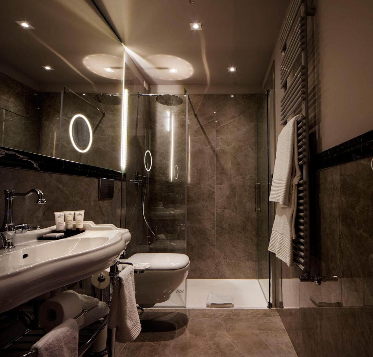Suite mit Terrasse und eigenem Whirlpool