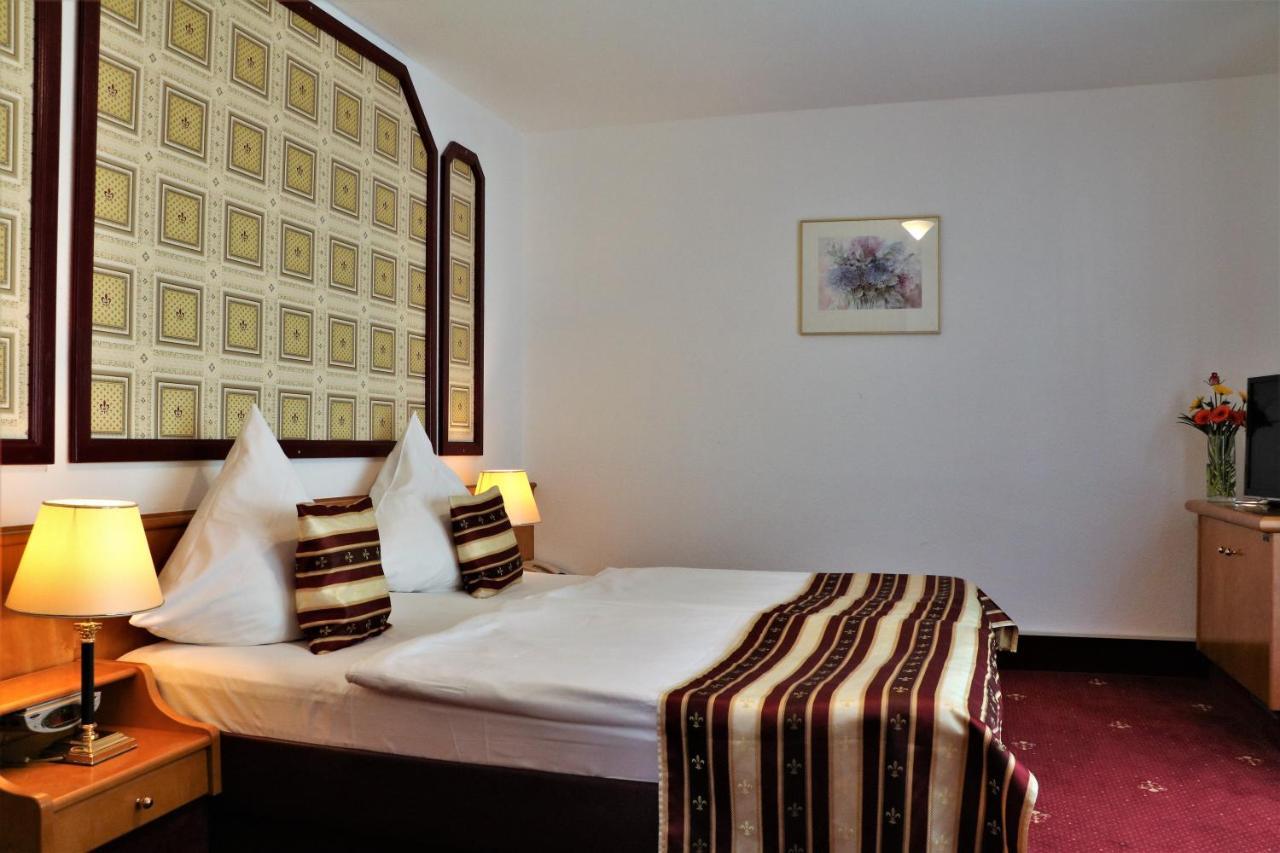 Doppel- oder Zweibettzimmer
