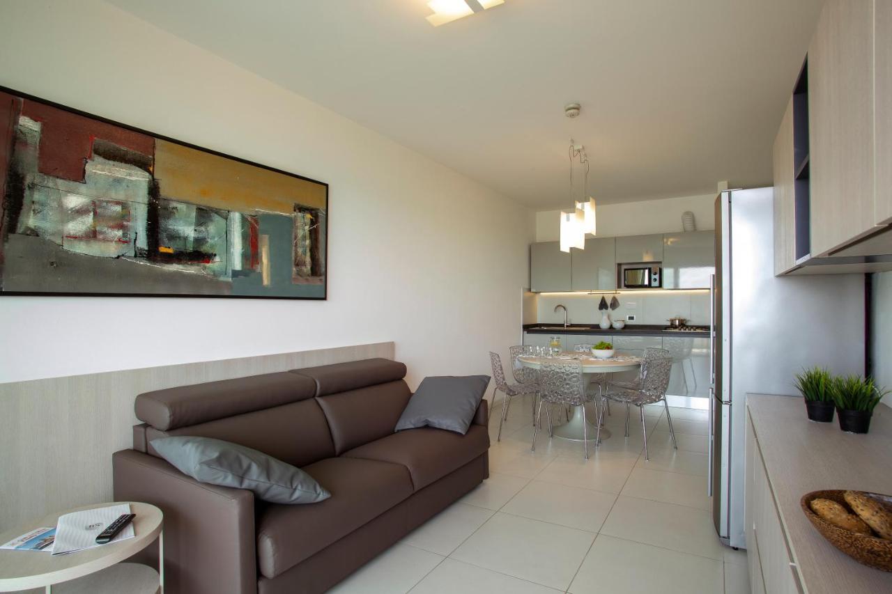 Deluxe Suite with Sea View,739187092:JPEG