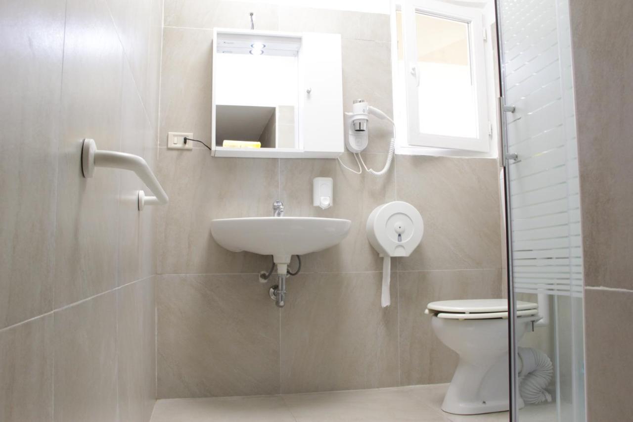 Vierbettzimmer mit Gemeinschaftsbad
