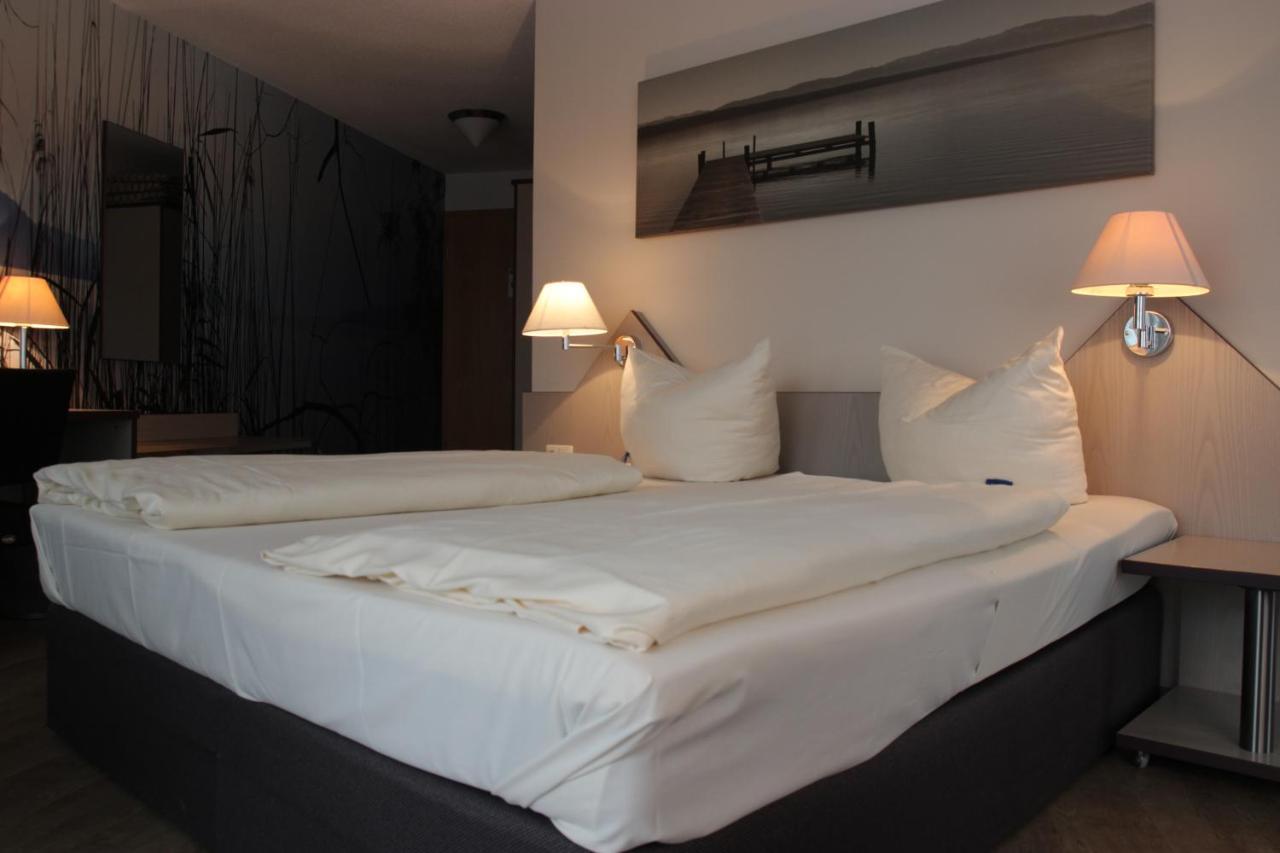 Doppelzimmer mit Seeblick und Balkon