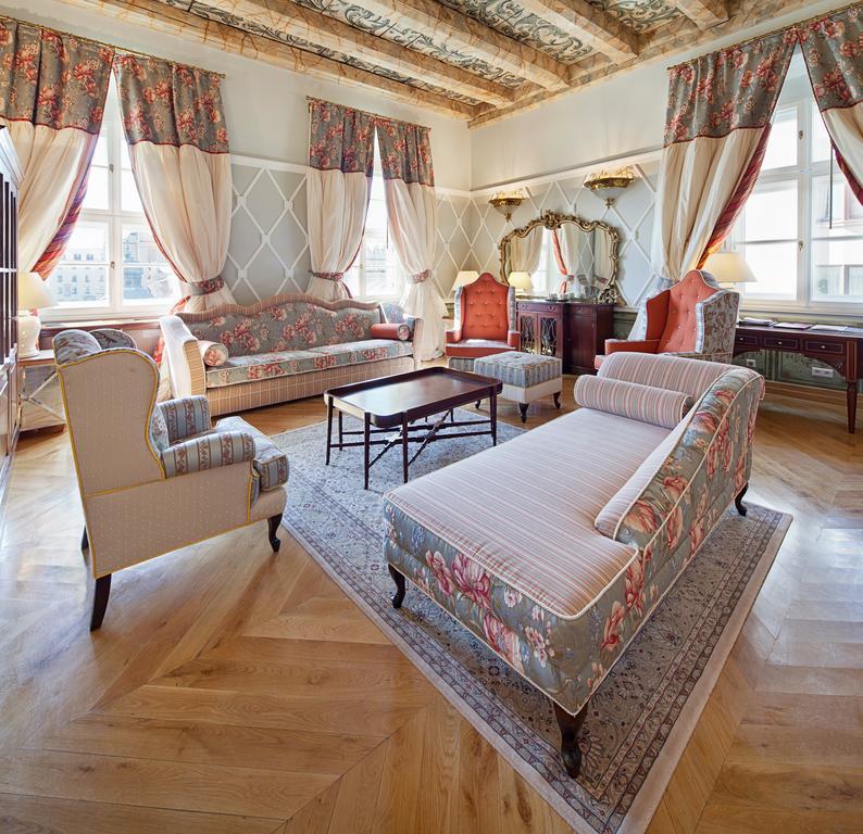 Luxuriöse Suite mit Blick auf den Hauptmarktplatz und Balkon