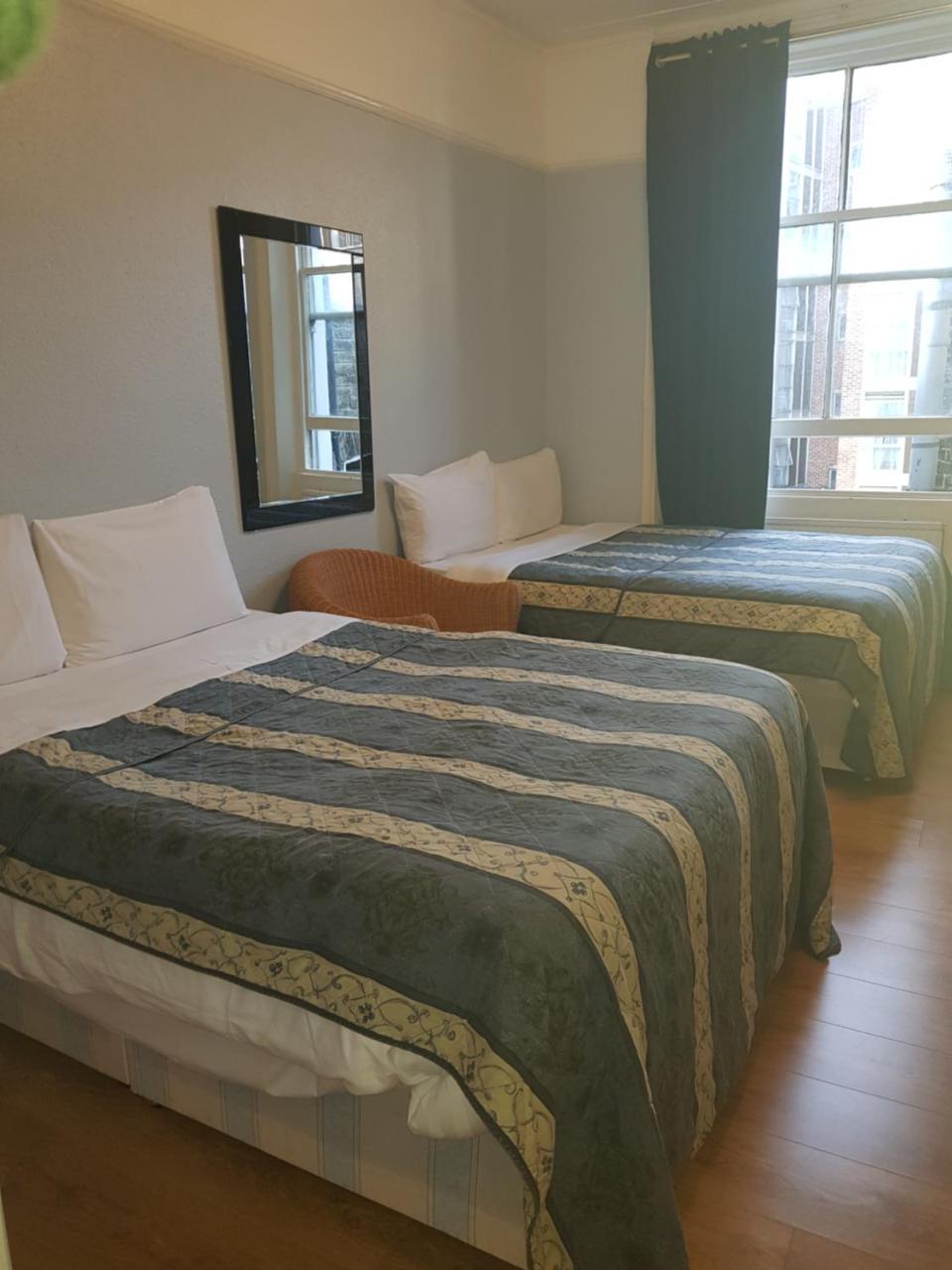 Vierbettzimmer mit eigenem Bad