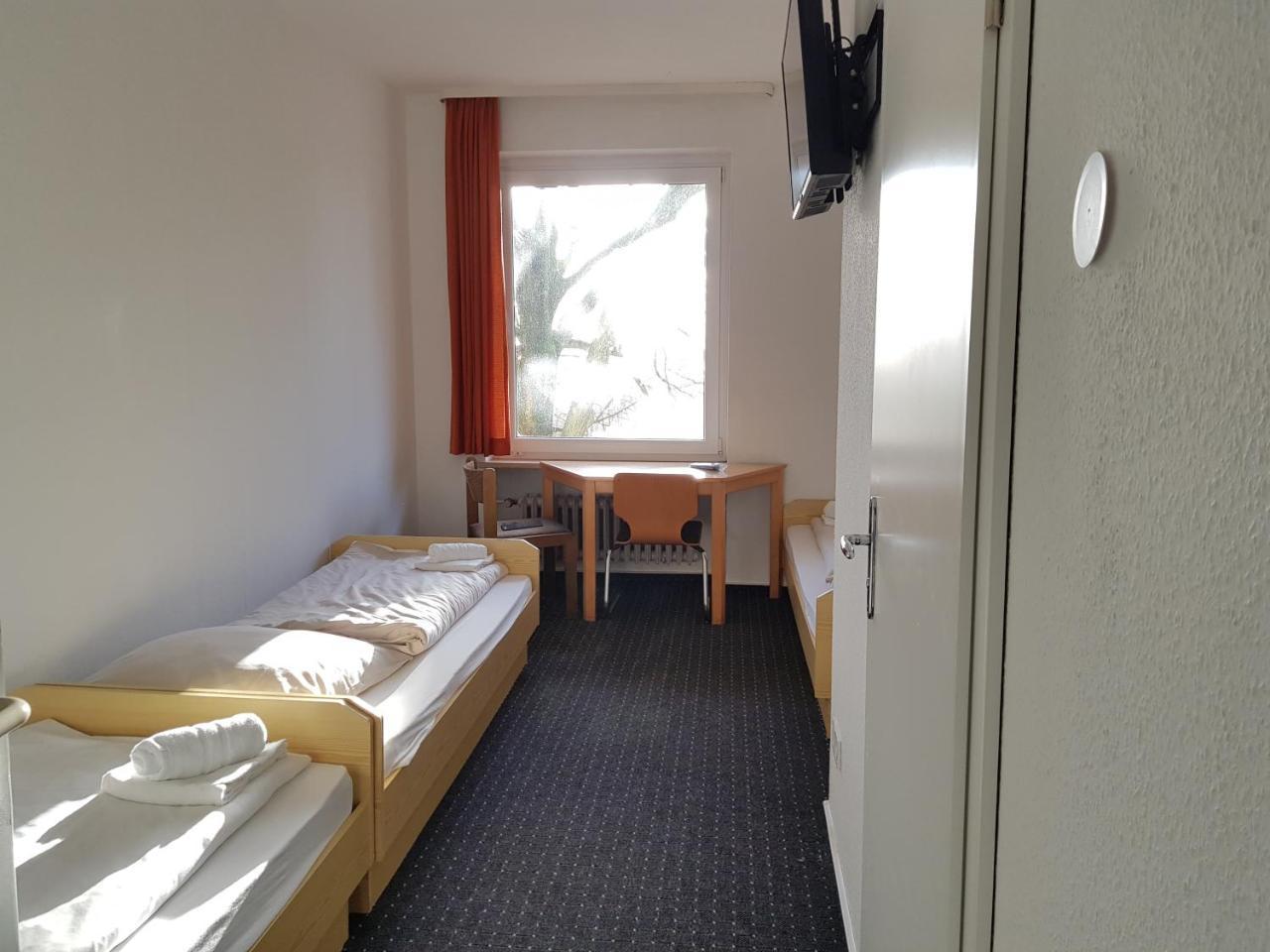 Dreibettzimmer mit Bad