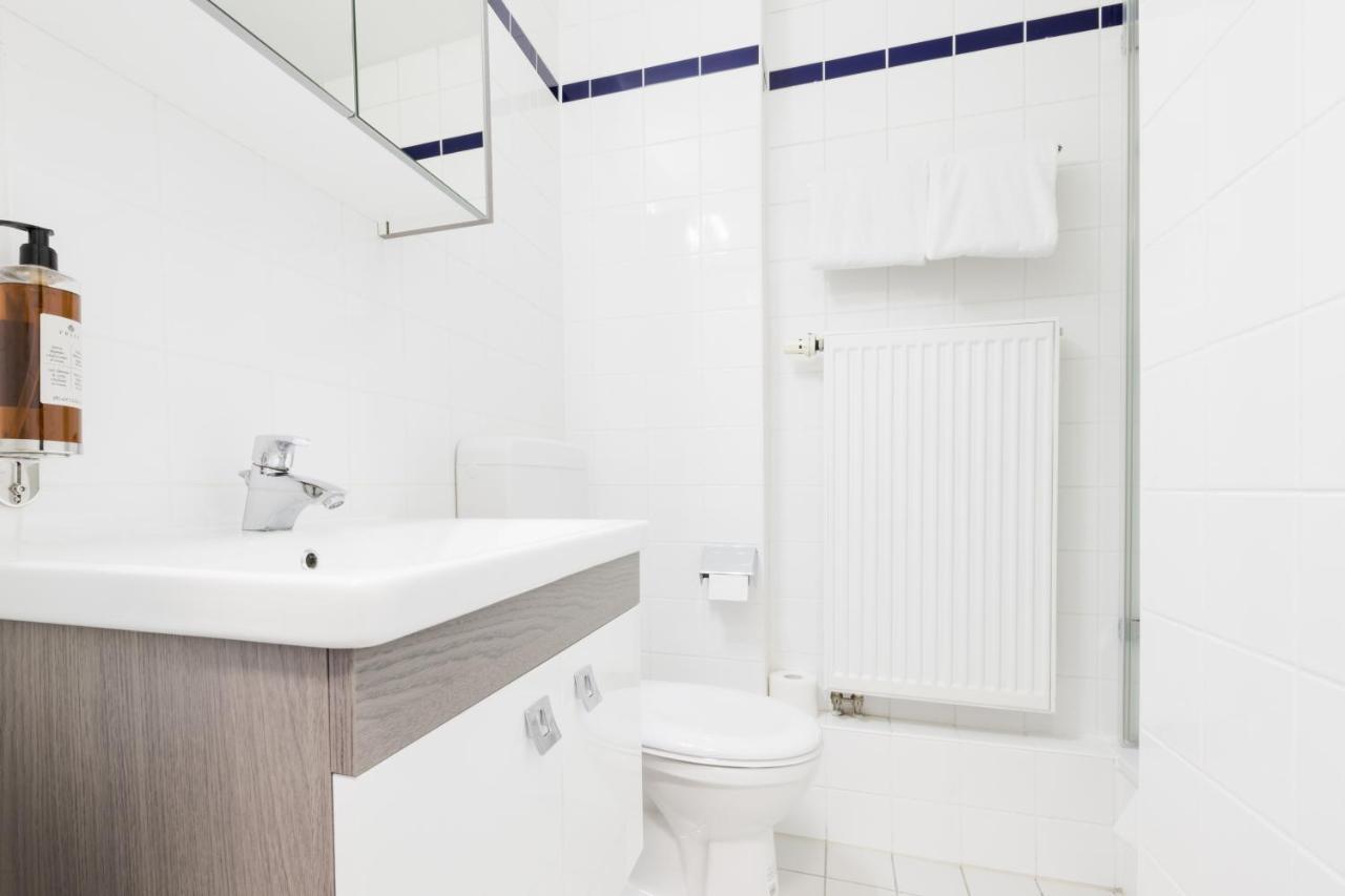 Doppelzimmer mit Balkon und Küche