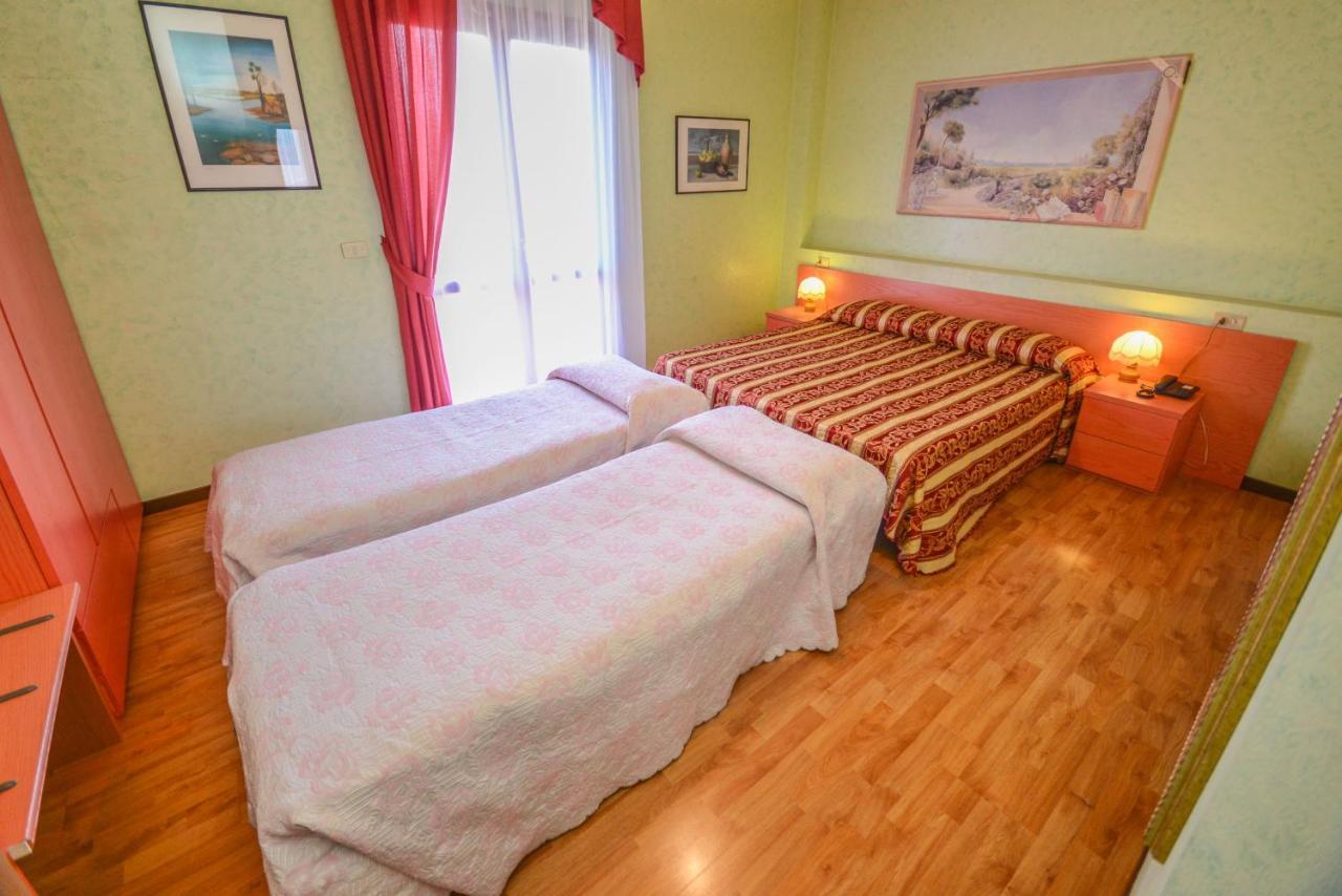 Vierbettzimmer mit Balkon