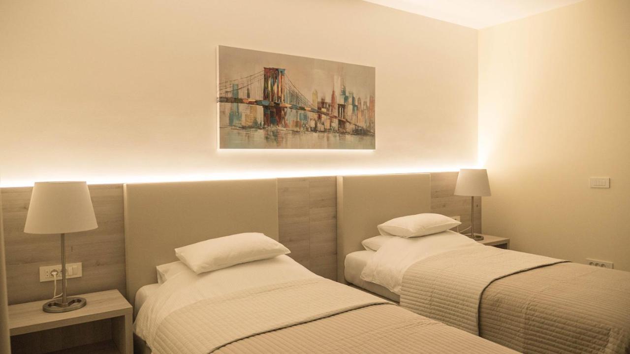 Twin Room,1535221393:JPEG