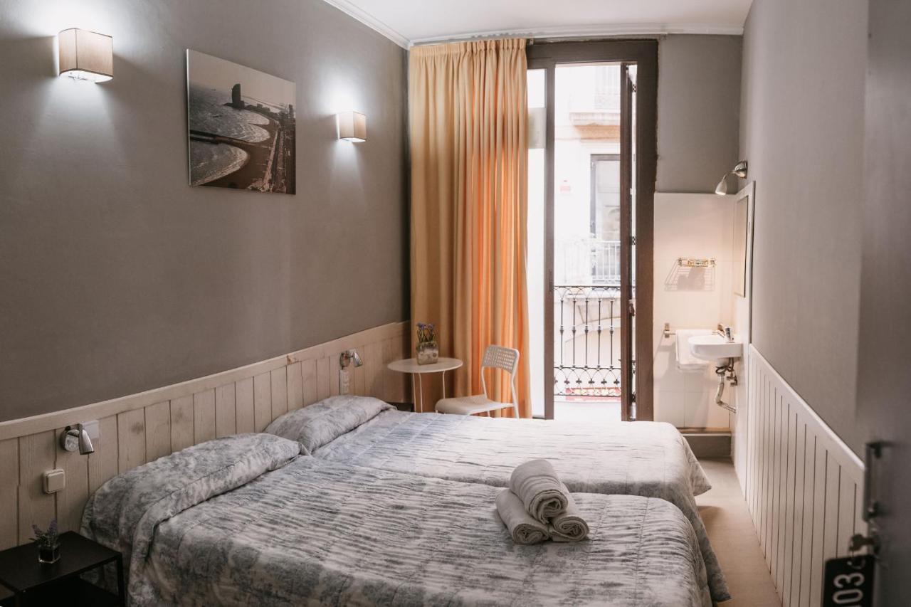 Zweibettzimmer mit Balkon