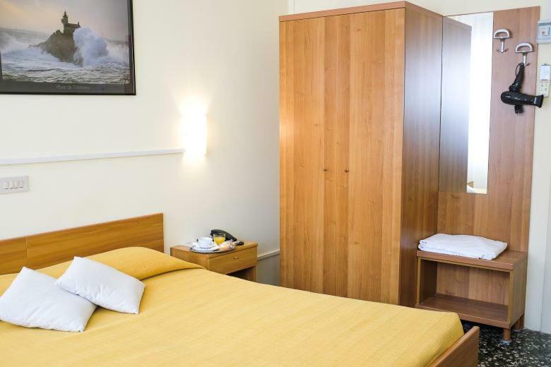 Doppel-/Zweibettzimmer mit Gemeinschaftsbad