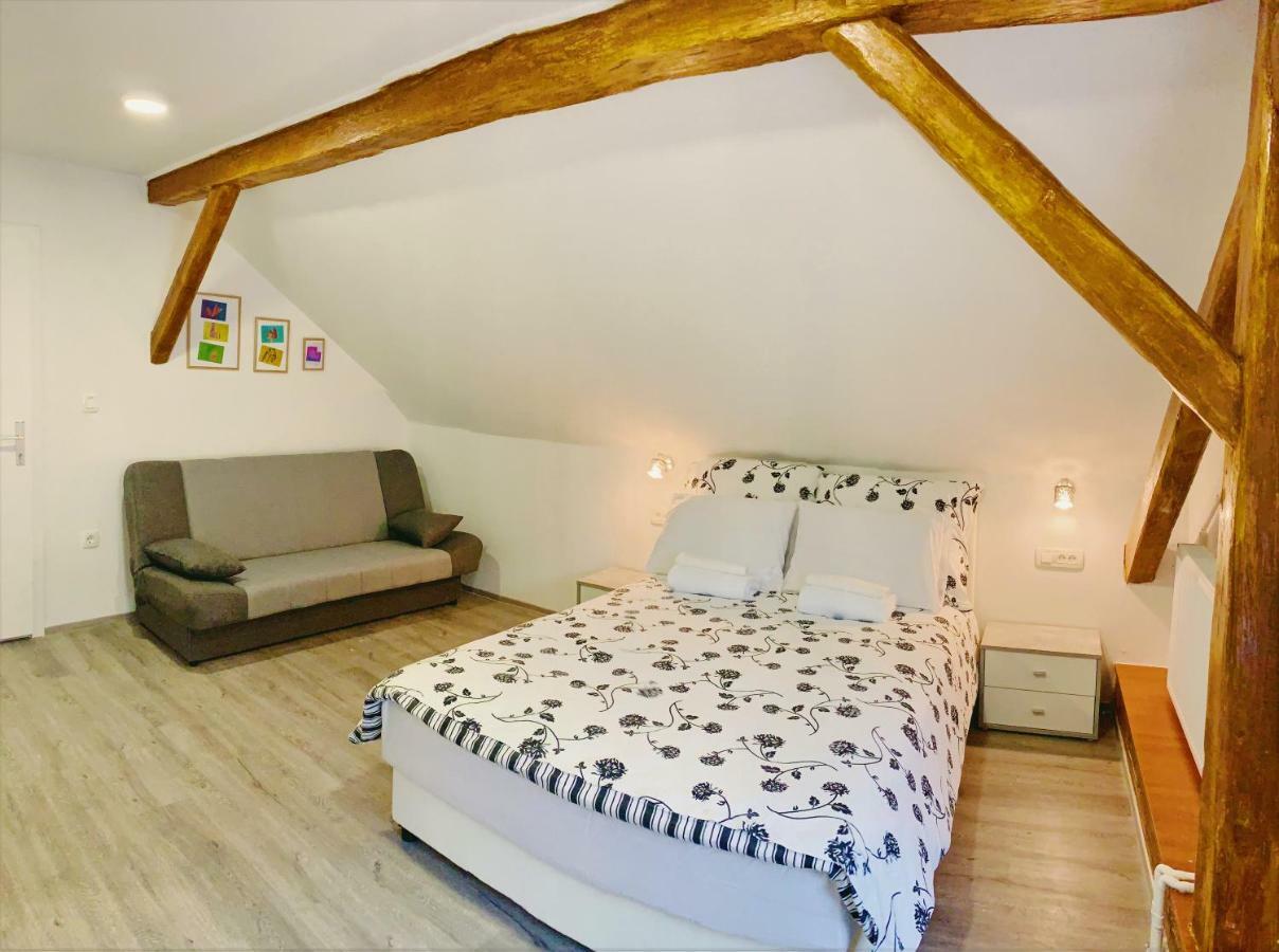 Budget Doppelzimmer mit Gemeinschaftsbad - Dachgeschoss
