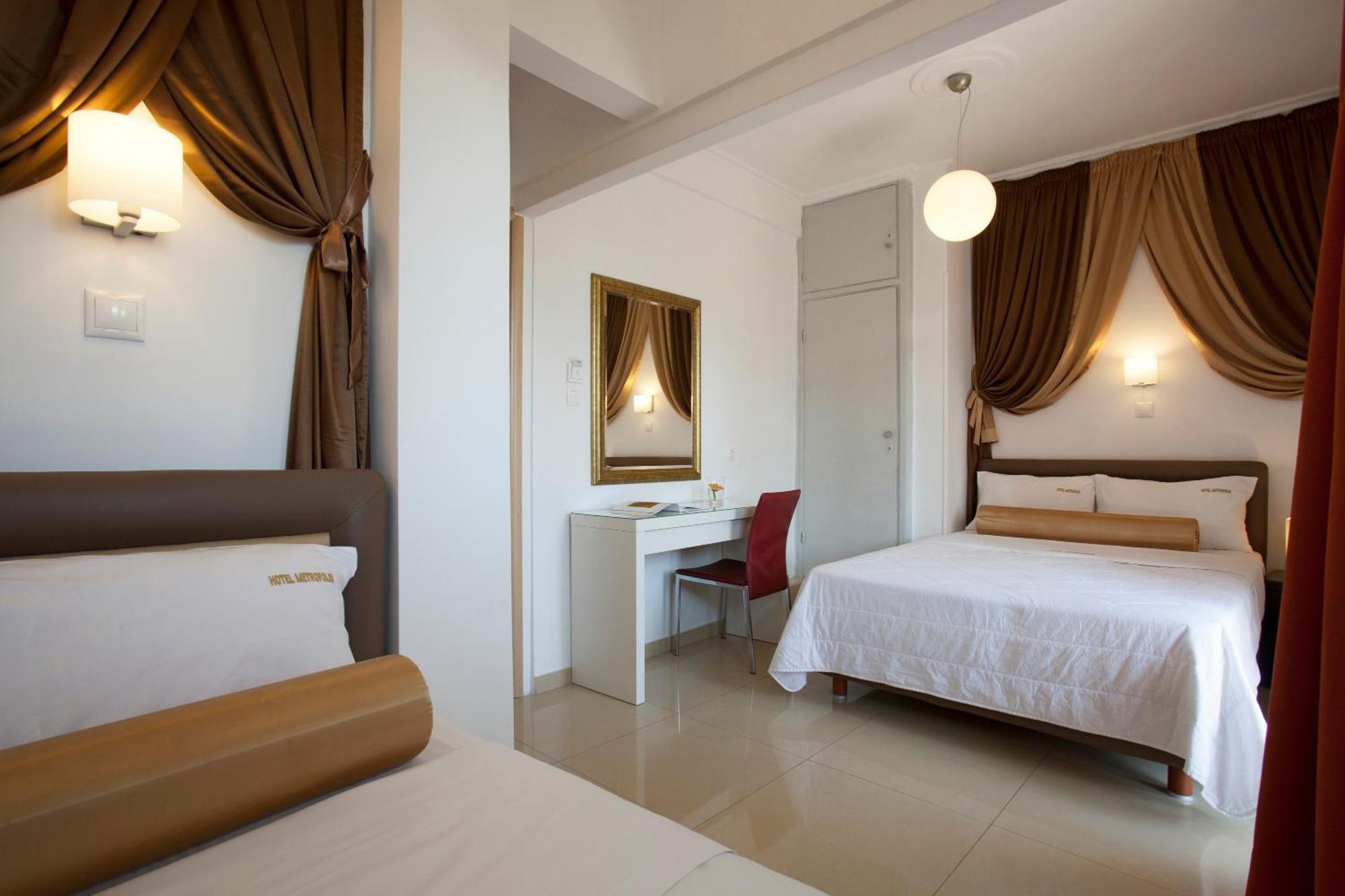 Dreibettzimmer mit Aussicht auf die Akropolis