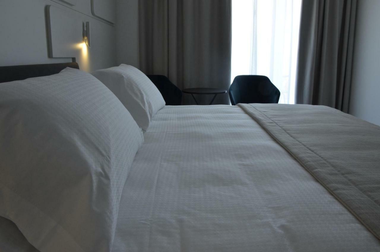 Deluxe Double Room with Balcony,790922256:JPEG