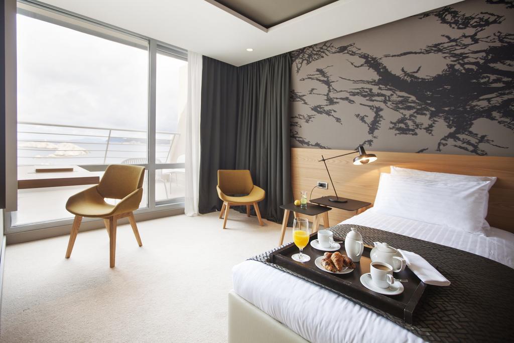 Junior Suite, Balkon, Meerblick mit festlichem Buffet-Dinner am Silvesterabend
