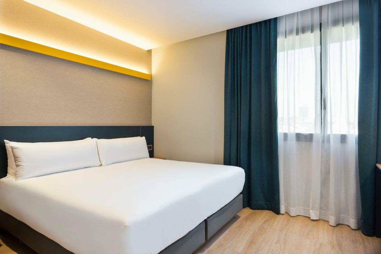 Doppel- oder Zweibettzimmer