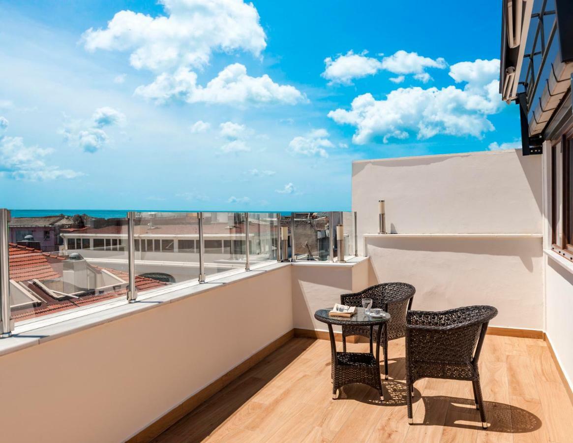Doppelzimmer mit Balkon und Meerblick