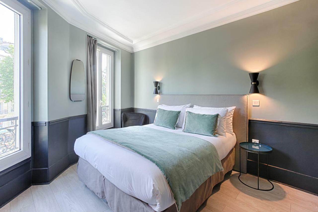 Doppelzimmer mit Straßenblick