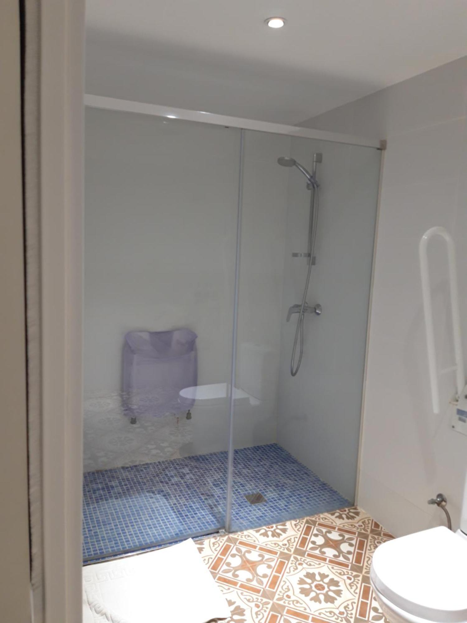 Einzelzimmer mit eigenem Bad – barrierefrei