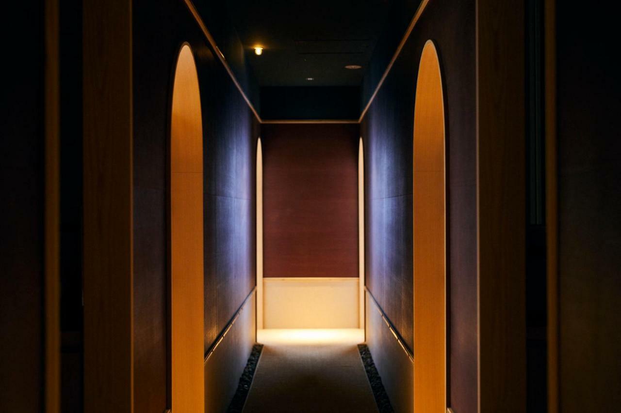 Japanisch eingerichtetes Zweibettzimmer mit Gemeinschaftsbad.