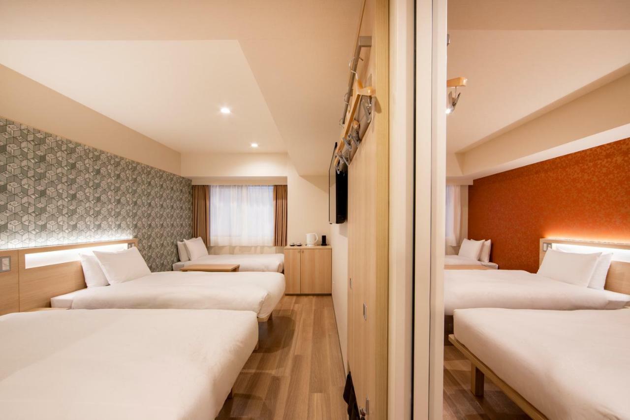 Zimmer mit Verbindungstür (6 Erwachsene)