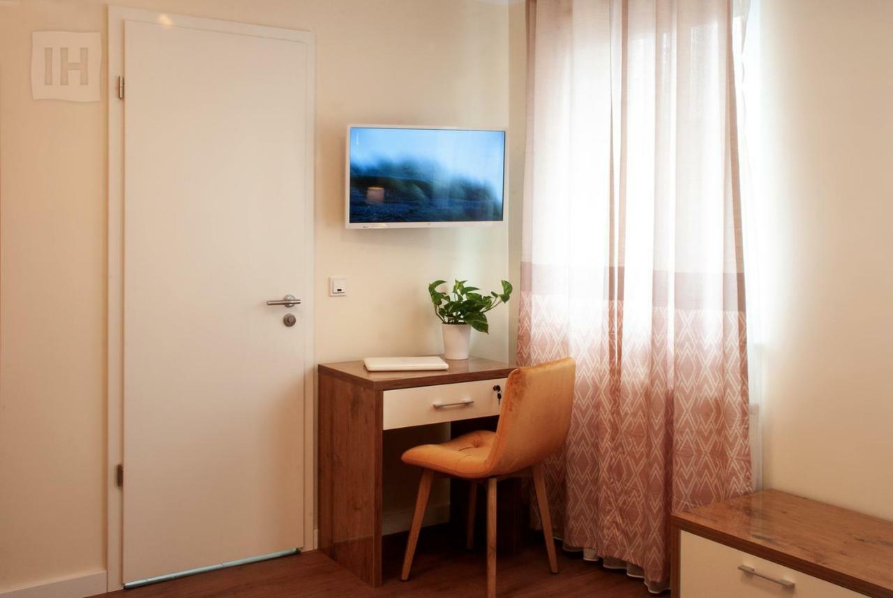 Standard Zimmer mit Kingsize-Bett