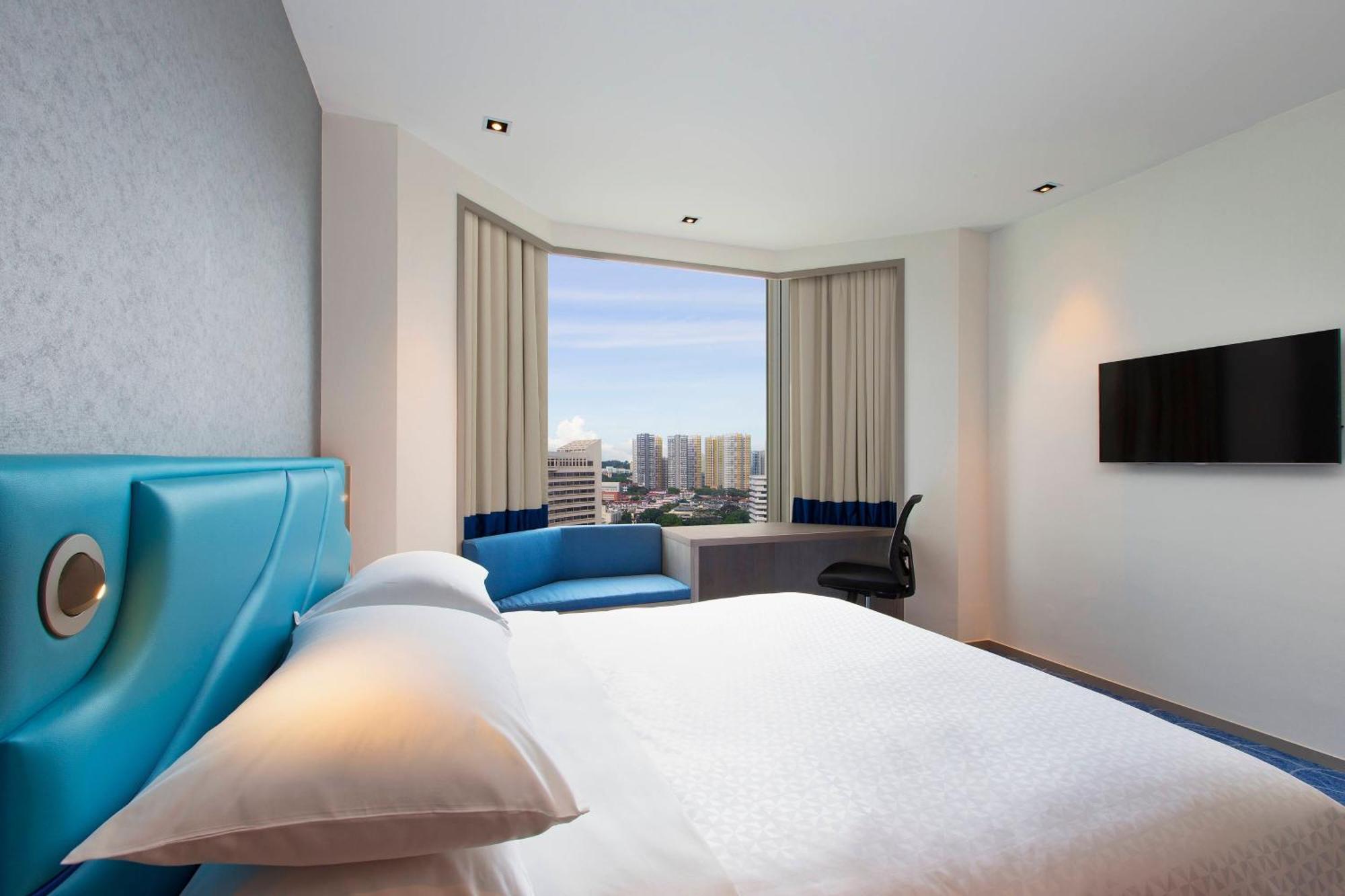 Deluxe Zimmer mit Kingsize-Bett und Stadtblick