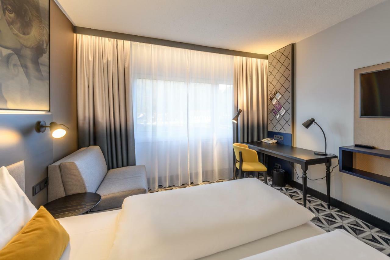Standard Zimmer mit Doppelbett und Schlafsessel