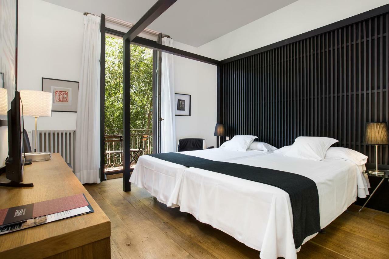 Doppel-/Zweibettzimmer mit Balkon