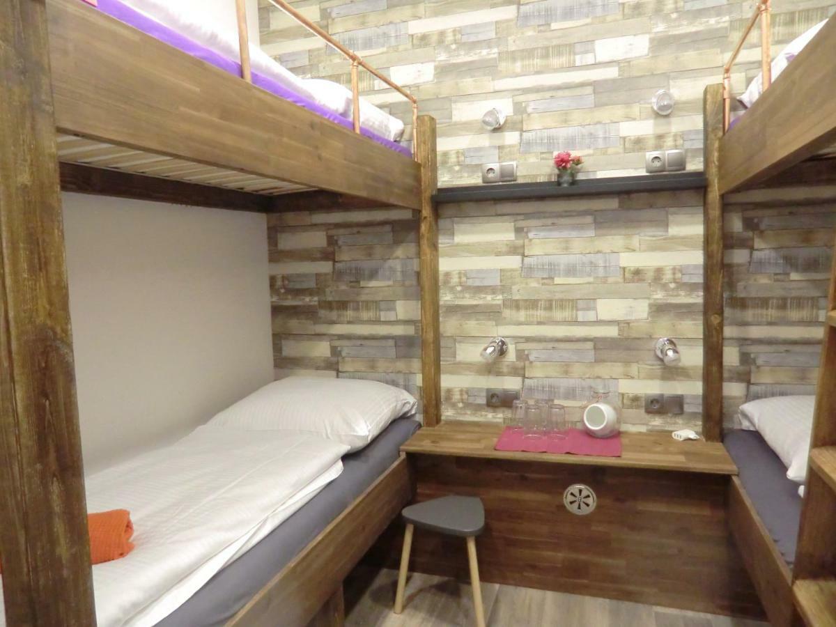 Vierbettzimmer mit Gemeinschaftsbad