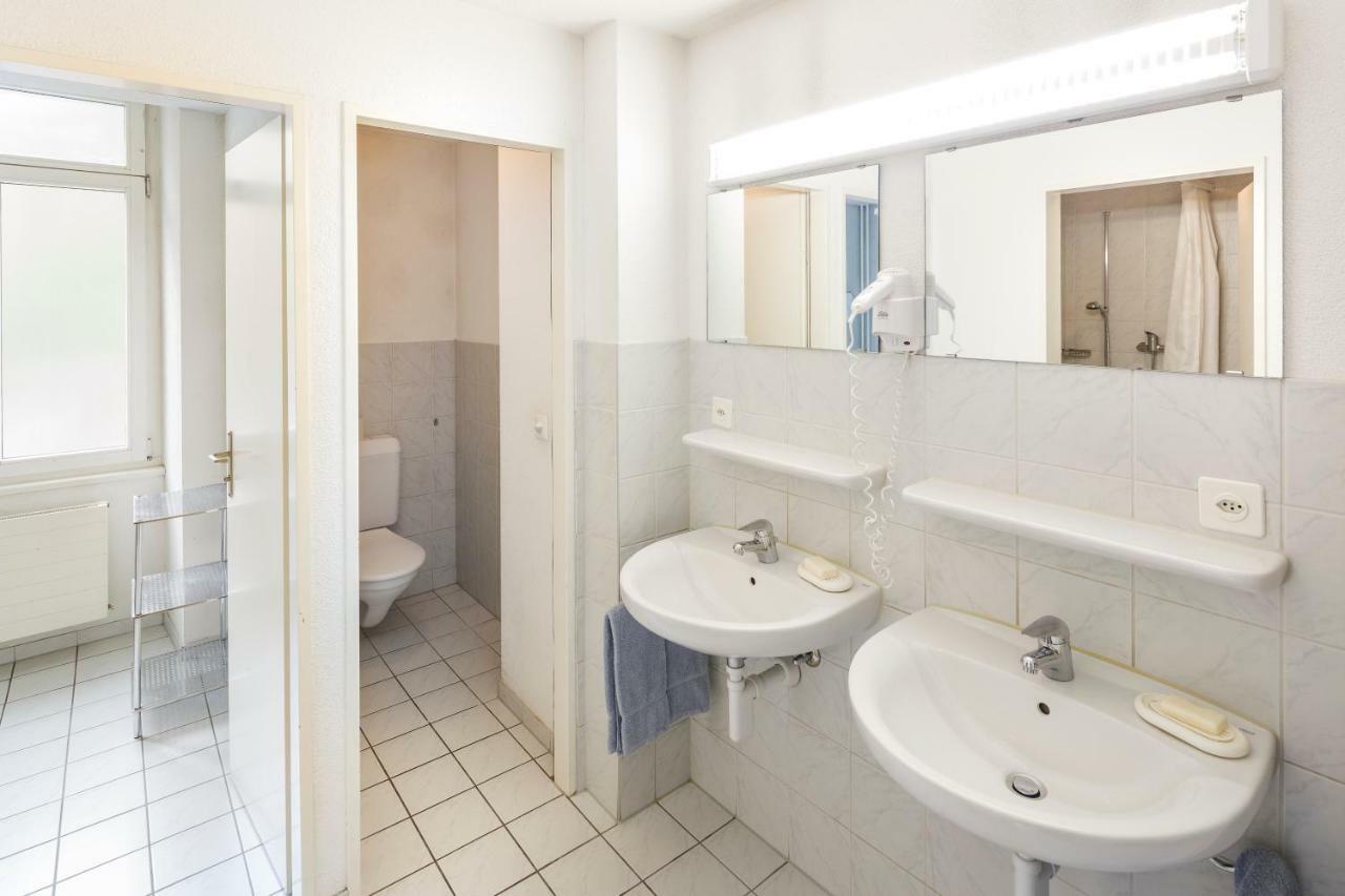 Einzelzimmer mit Gemeinschaftsdusche und -WC