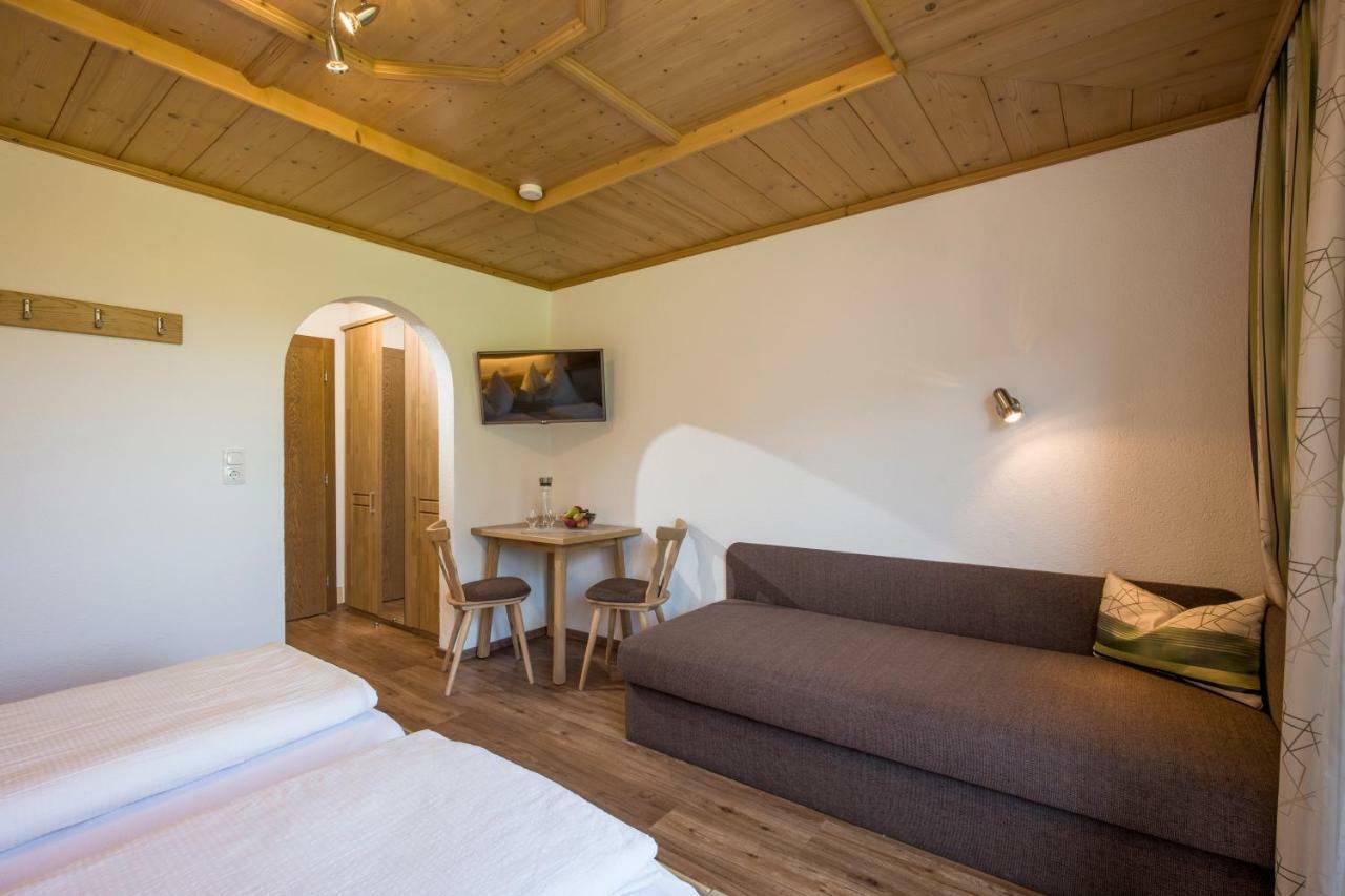 Dreibettzimmer mit Balkon