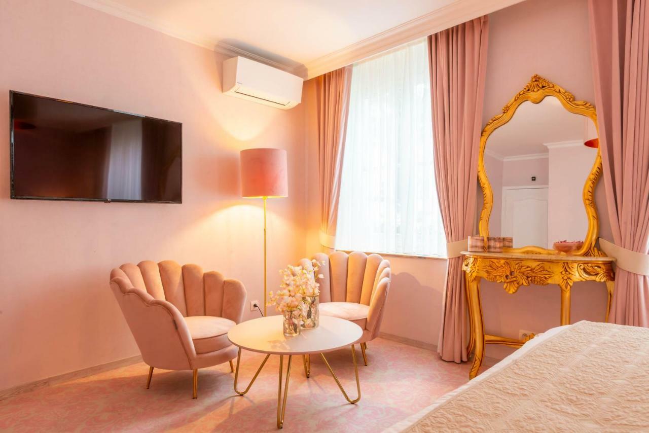 Rosa Suite