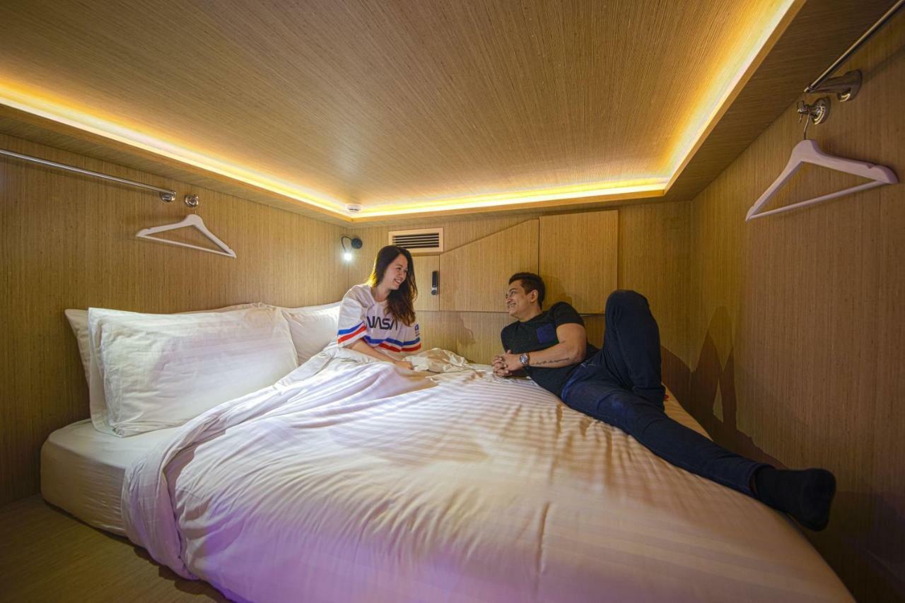 Kapsel mit Queensize-Bett im gemischten Schlafsaal