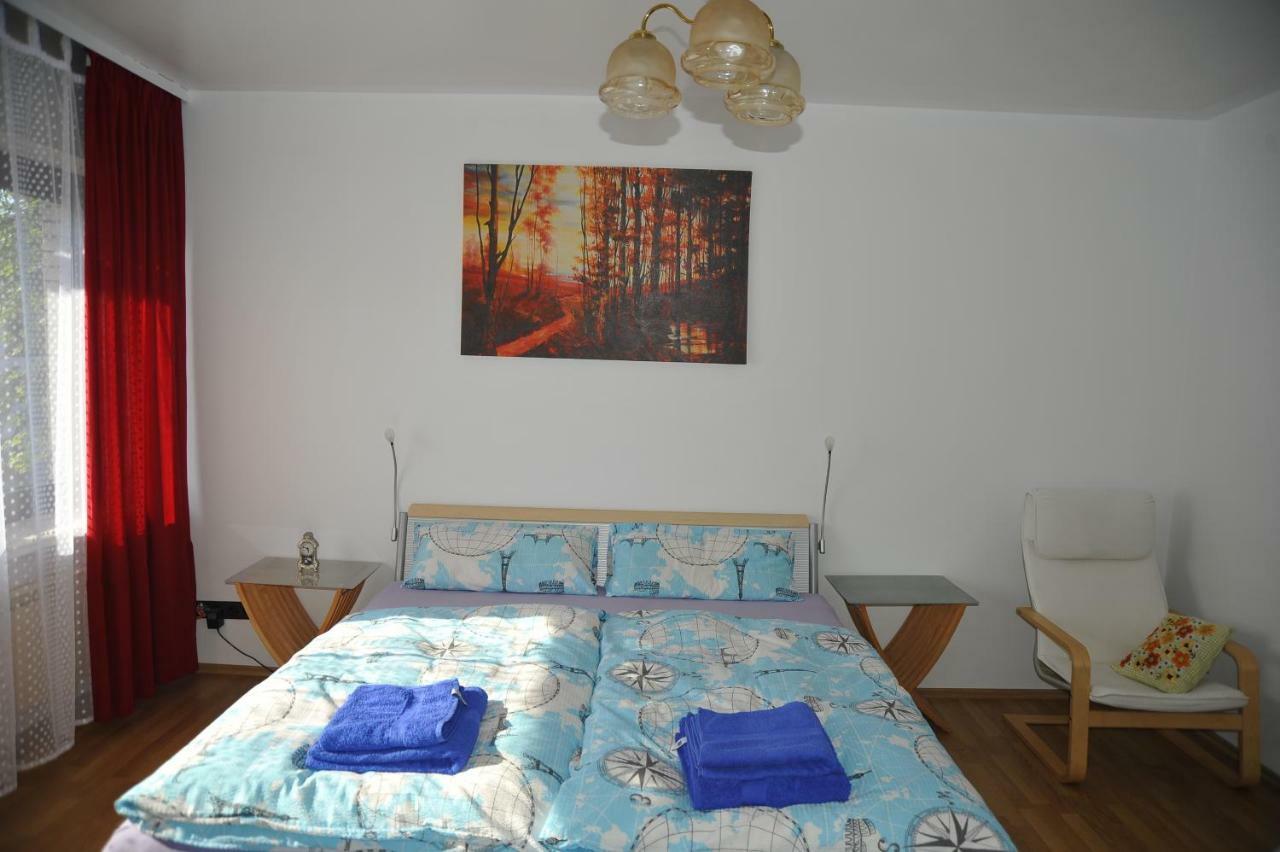 Doppelzimmer mit Gemeinschaftsbad und Küche
