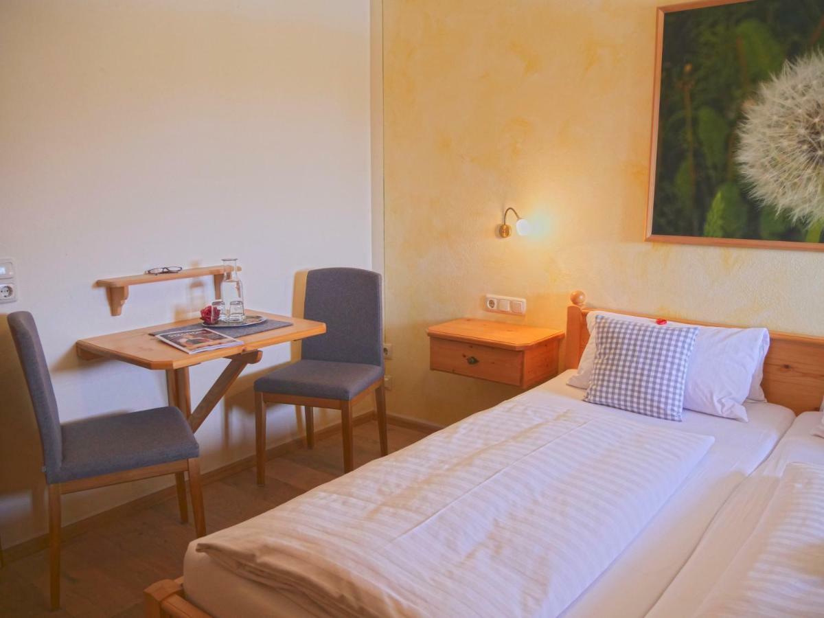Doppelzimmer mit Gartenblick