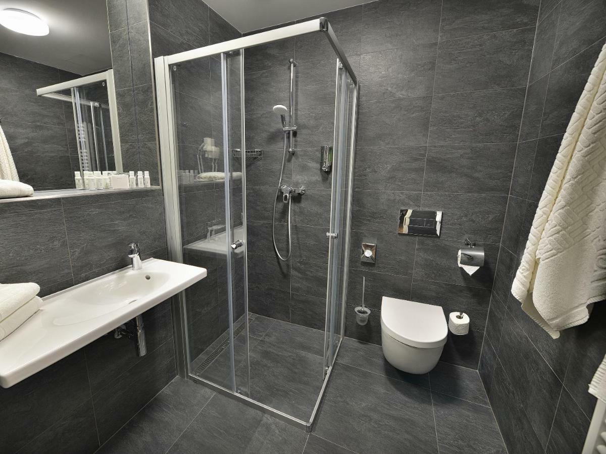 Doppel-/Zweibettzimmer mit Zustellbett