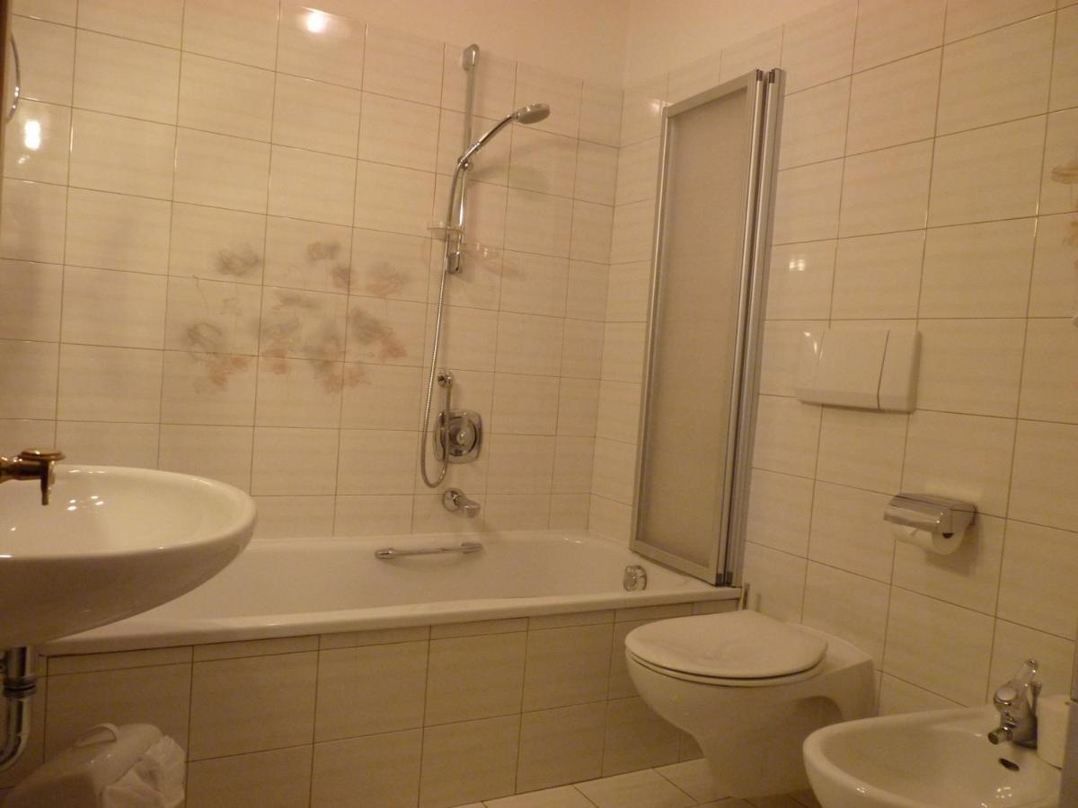 Doppelzimmer mit Balkon